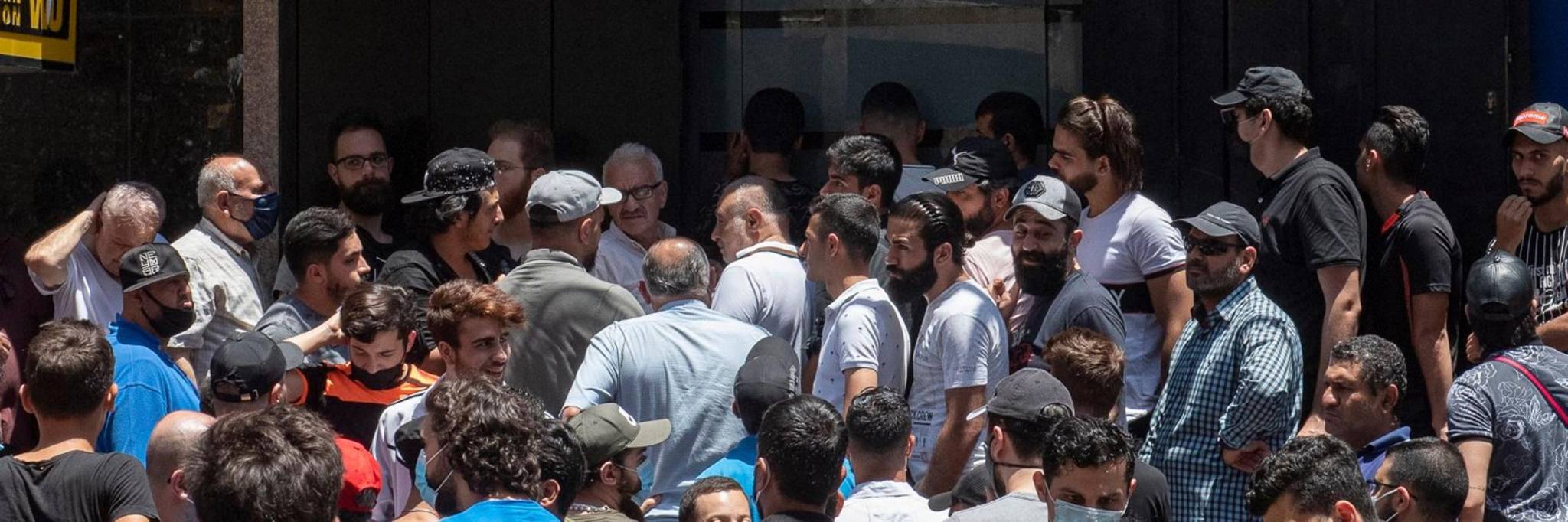 فرنسا : قلقون ازاء التدهور الشديد للوضع الاقتصادي والاجتماعي في لبنان
لـقاء بعبدا : جدول أعمال مفتوح للإنـقاذ وحماية السلم الأهـلـي
جنبلاط أول معارض مؤيد : أنا طالع... والحريري وجعجع وفرنجيه يحسمون الاسبوع المقبل
صندوق الـنـقد يشترط الإصلاح الشامل... وكنعان لـ «الديار» : فرص التفاوض أكثر اليوم