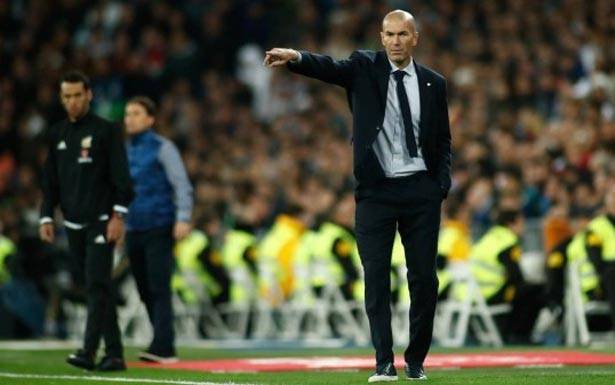 زيدان سعيد بفوز ريـــال مدريــد على فالنسيا ويشيد ببــنزيما