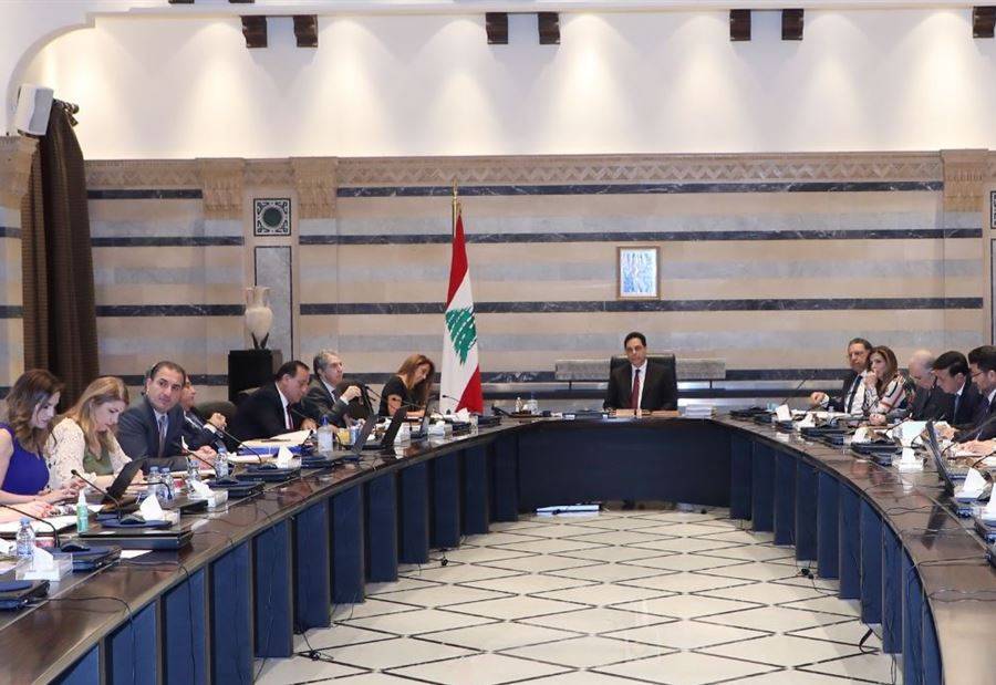 جلسةُ اليوم.. "الأجهزة الأمنية تتابع السوق السوداء"