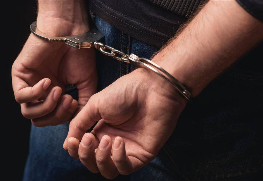 توقيف شخصين بحوزتهما مبالغ كبيرة بالدولار