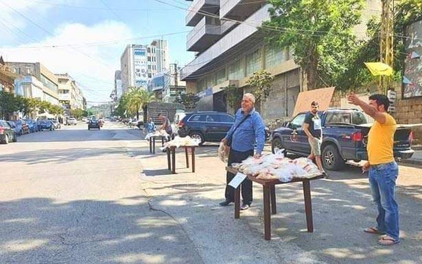 بلـديـات النبطية تــوزع الخبز على المحال بعد الازمـة التي افتعلها اصحاب المخابـز
