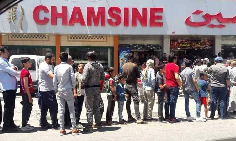 نعمة: لدينا مخزون كبير من القمح والطحين
أزمة الخبز تتفاقم.. زحمة أمام الأفران والربطة بـ2500 ليرة؟