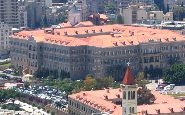 الحكومة باقية... ورئىسها يفكر بالعمل لا بالاستقالة