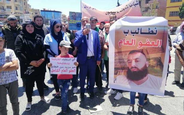 مطالبون بالعفو قطعوا طريق بعلبك الجنوبي