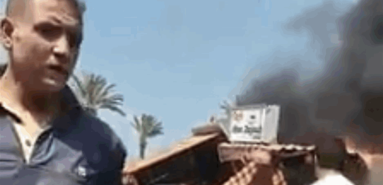 احراق مقهى يعود لقاتل طفل في الميناء