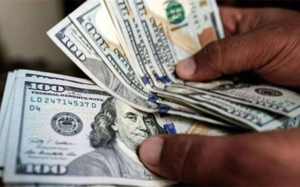 الدولار يتراجع نتيجة توافد المغتروبين ودعم 300 سلعة غذائية