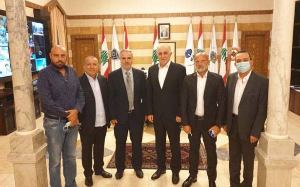 فهمي يَعِد بمساعدة أصحاب وكالات تأجير السيارات