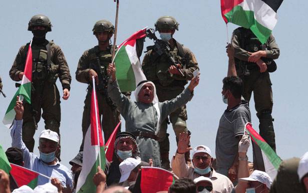 ماكرون: ضم أراضٍ فلسطينية مخالف للقانون الدولي