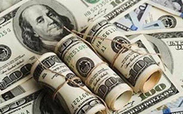سعر صرف الدولار يواصل هبوطه في السوق السوداء