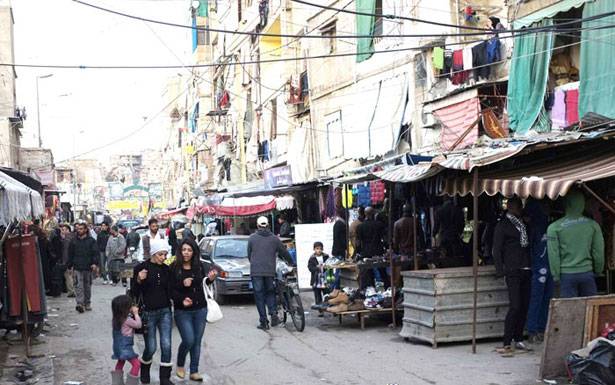 قرار فلسطيني واضح في المخيمات بعدم الانجرار وراء اي تحرك في الشارع اجهزة استخباراتية تحاول اللعب بالنار...الا ان التنسيق اللبناني - الفلسطيني بالمرصاد