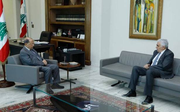 عرض مع بوصعب الأوضاع ومنح جبرا وسام الأرز