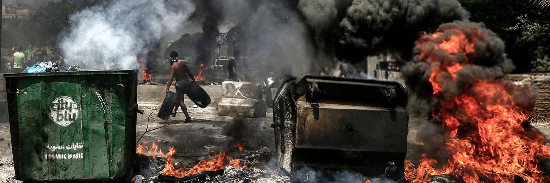 تقارير وصلت لبكركي عن هجرة نصف مليون مسيحي ما دفع الراعي لرفع السقف
اذا لم تقدم الحكومة على الإصلاحات... فالشعب يتجه الى الفقر المدقع
دول الخليج ترفض مساعدة لبنان وتصرّ على حكومة من 14 آذار