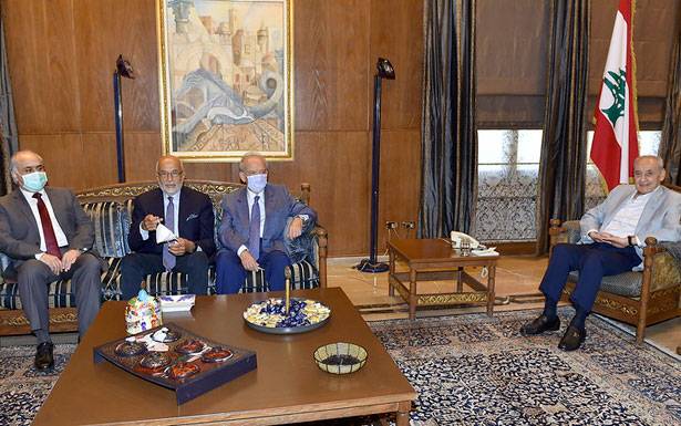 بري عرض التطورات مع وفد نيابي من «اللقاء الديموقراطي»