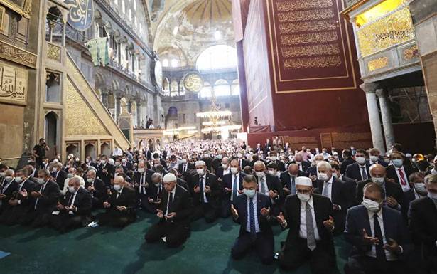 إقامة أول صلاة في «مسجد» آيا صوفيا