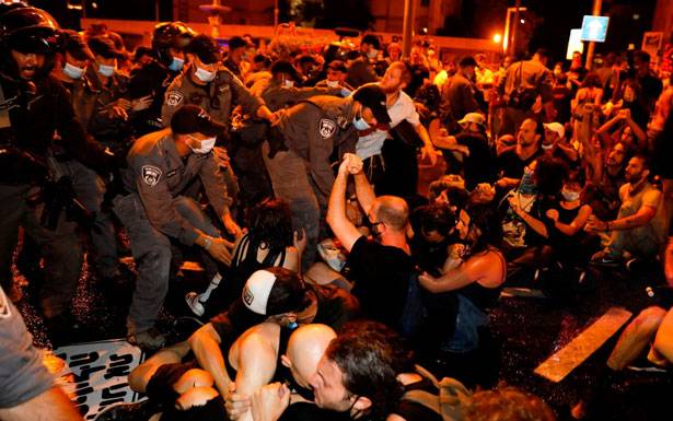 نتنياهو يواجه غضب المحتجين: «ارحل» رئيس «الكنيست»: أميركا ليست في مزاج لمناقشة «الضم»
