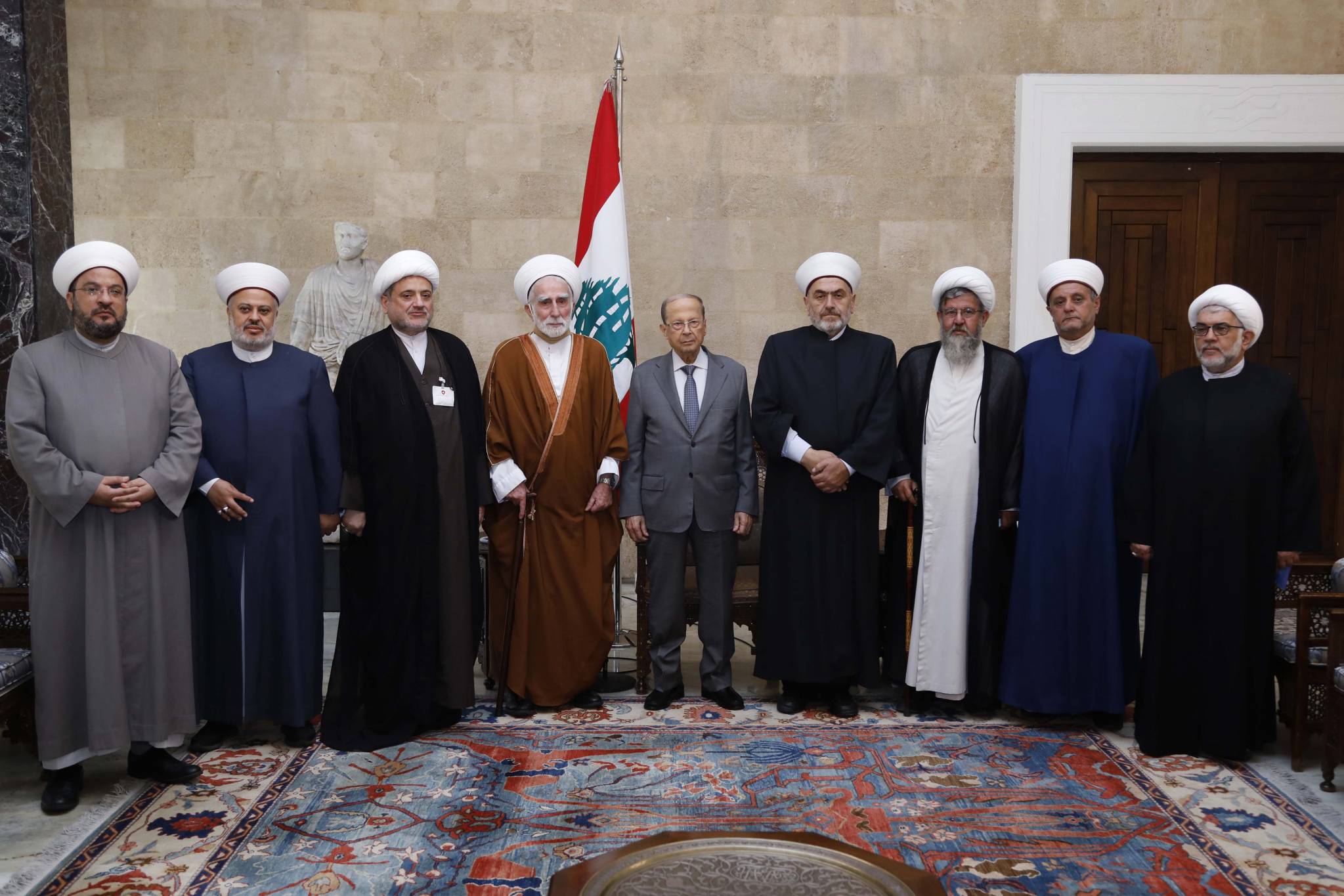 استقبل وفد «تجمّع العلماء» وأطلع من أبي خليل على حاجات قضاءي عاليه والشوف
رئيس الجمهوريّة : مُلزمون الدفاع عن أنفسنا... والتدقيق الجنائي سيحدّ من آفّة الفساد
عبد الله : على لبنان التمسّك بحقوقه والإسراع في مُلاحقة الفاسدين وعودة النازحين
