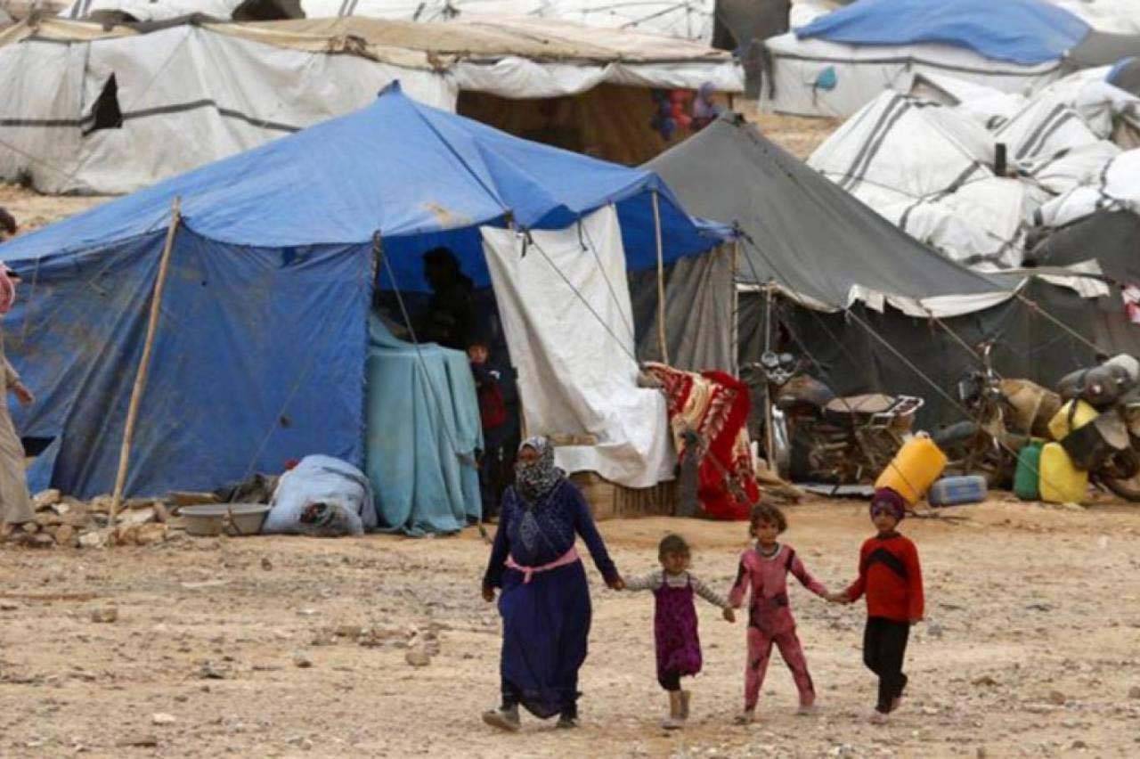 «اللجنة الوزاريّة لعودة النازحيـن» ستضع قريباً خارطــة طــريــق مـُمرحلــة
نجاح الخـطّـــة يــتطــلّــب تــعاونـاً وتنسيقاً مـع السلـطـات الـسوريّـة ومـــع «المفوضيّة»

دوللي بشعلاني