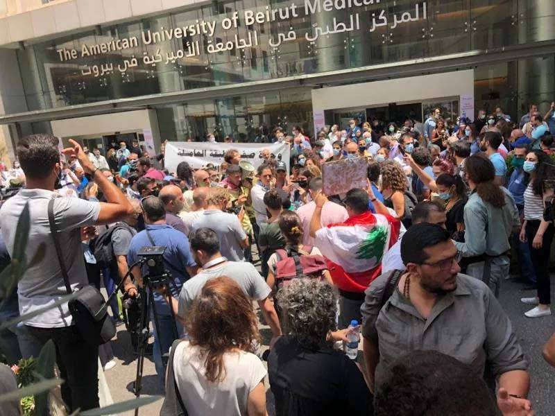 هل دخلت الجامعة الأميركيّة في بيروت لعبة «استغلال الأزمة»؟