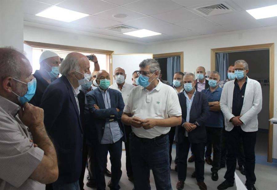 جنبلاط التقى مشايخ عاليه وتفقد مستشفى الإيمان