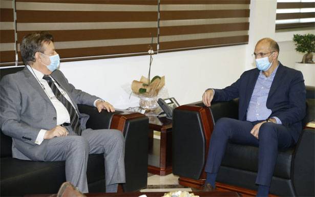 حسن تـابـع مع هارون مشاكل قطاع الإستشفاء