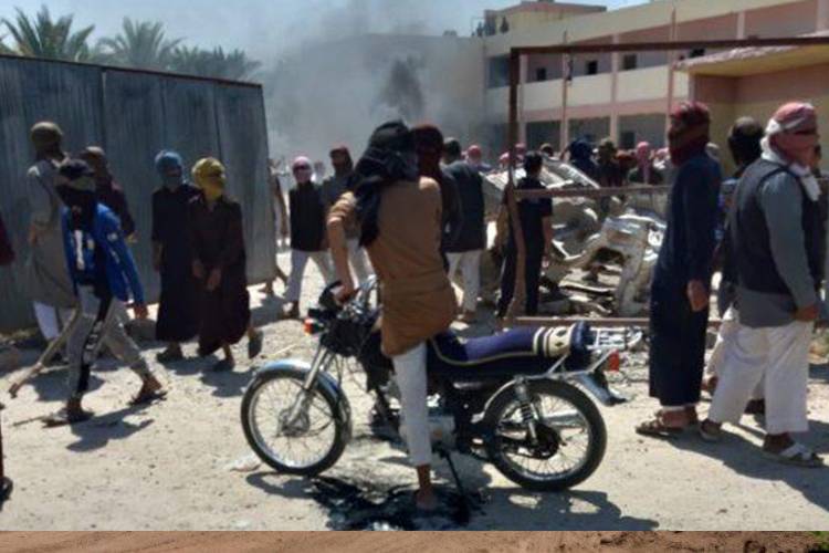 سوريا... جرحى في مظاهرات معارضة لـ«قسد» في دير الزور
إيران تدين صفقة النفط السوري بين الأميركيين والأكراد