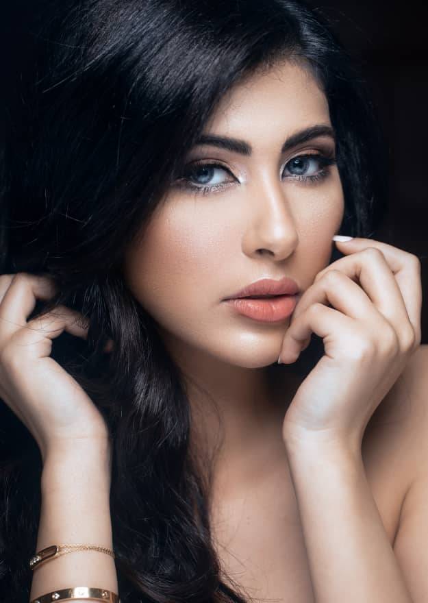 دلال الغزالي تتألق في سماء الموضة  وتهدد عرش نجمات الإستعراض