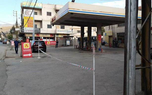 البنزين ينفذ من المحطات والمواطن رهينة الذل والابتزاز