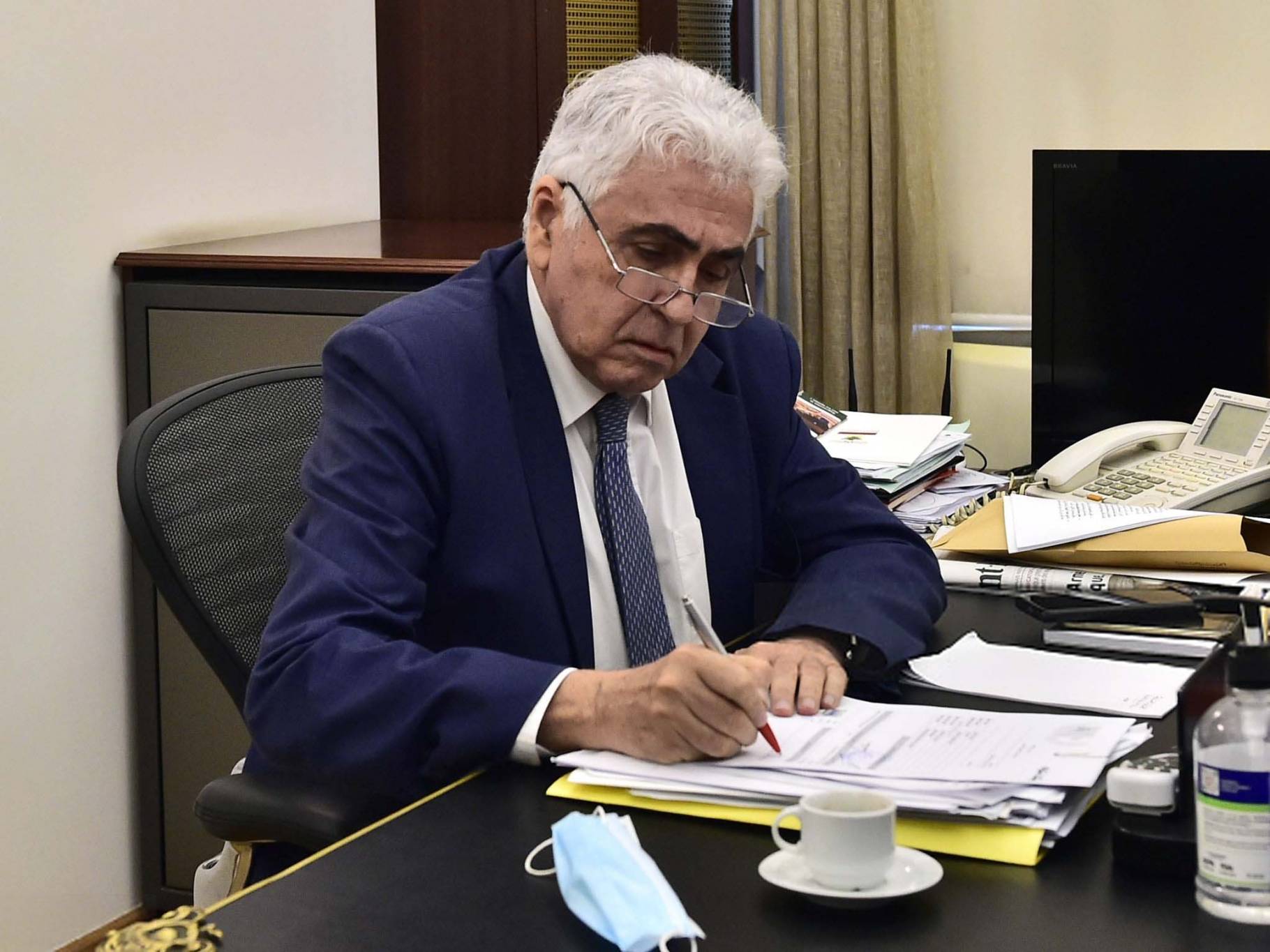 حتّي استقال على قاعدة مبدئيّة وزير مُنسجم مع إيمانه بلبنان والقيم فيه