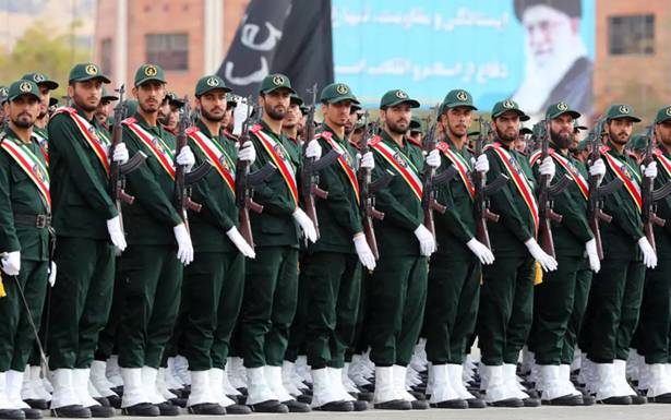 حرس الثورة: المناورات العسكرية تحمل رسالتين للأصدقاء والمستكبرين