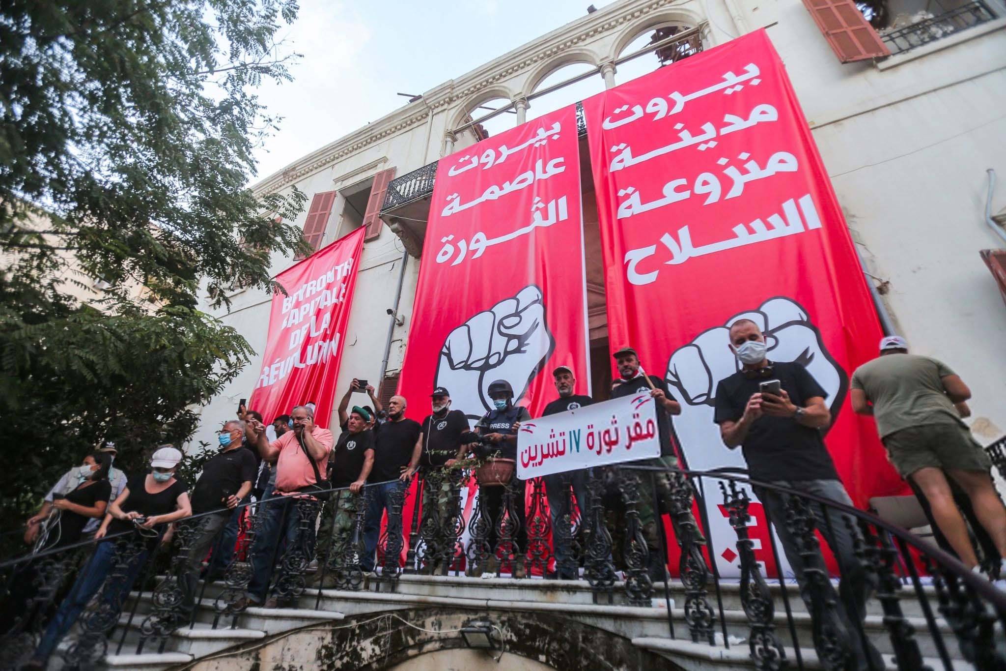 اليوم الخامس بعد الانفجار: لبنان على مفترق خطير...والحكومة في «العناية الفائقة»
مؤتمر دولي للاغاثة والدعم اليوم بمبادرة فرنسية ومشاركة اميركية واوروبية وعربية
الاحتجاجات تنفجر في بيروت واقتحام 4 وزارات واستقالة كتلة الكتائب