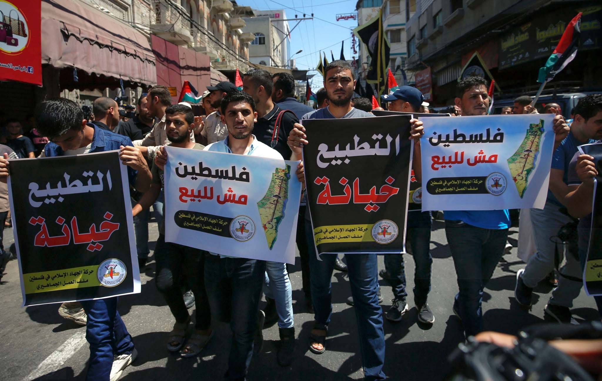 رفض شعبي عربي للتطبيع بين «إسرائيل» والإمارات... السلطة الفلسطينية : خيانة
إيران تعتبرها «خطوة خطيرة» وتركيا: خيانة للقضية... وترحيب غربي وخليجي