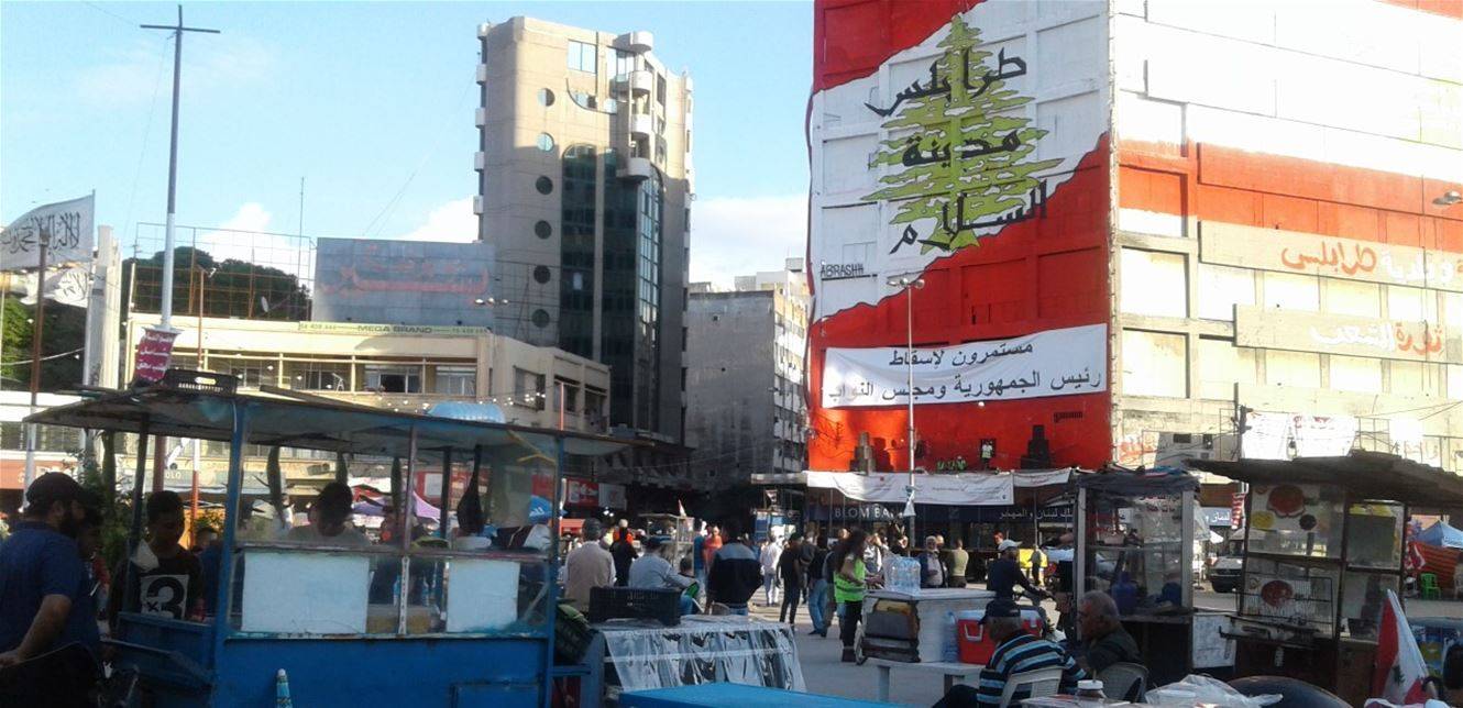 تجمع مئات المواطنين في ساحة النور للمشاركة باعتصام بيروت