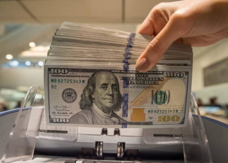 ارتفاع مفاجئ جنوني لسعر الدولار في السوق السوداء