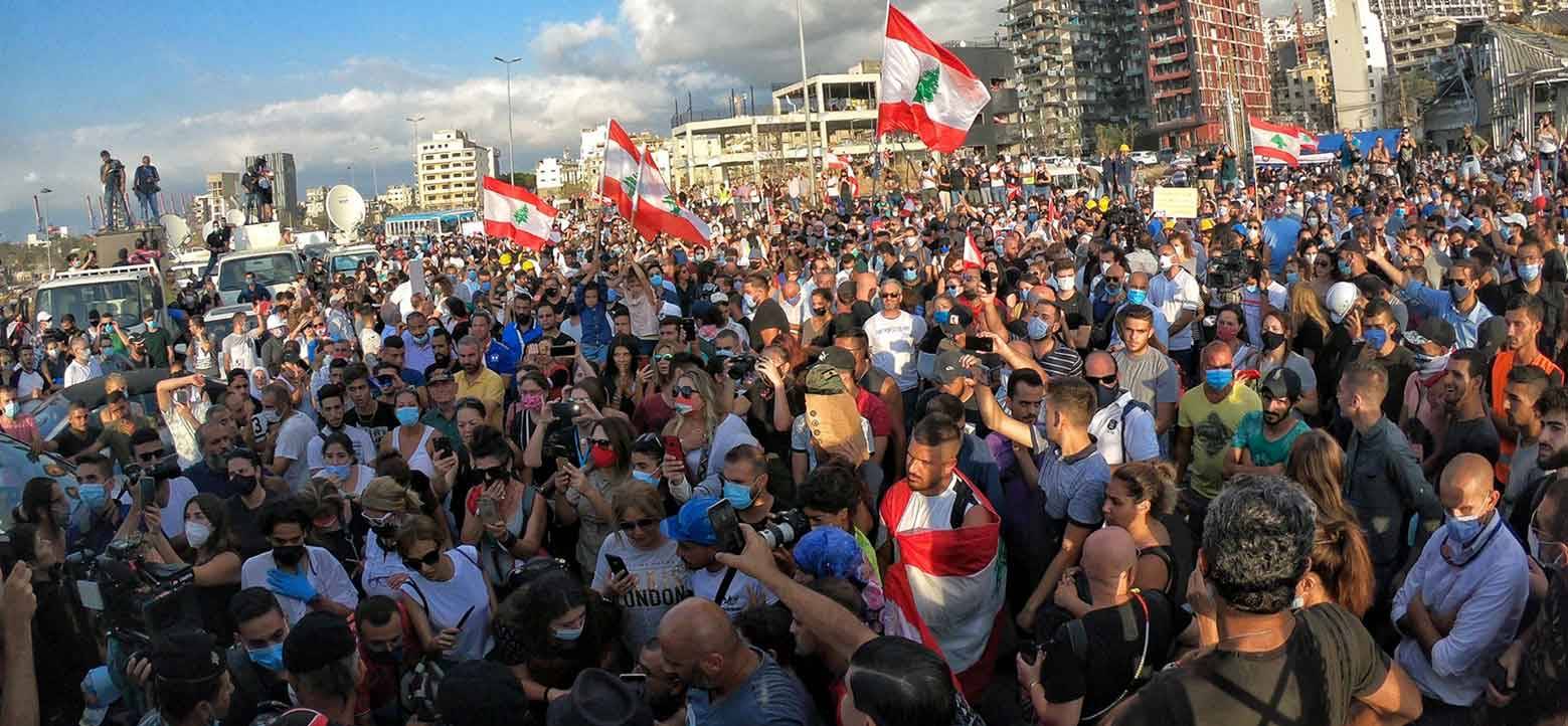 غضب عارم في الشارع يُعبّر عن عدم الثقة بالطبقة السياسية والحكام
فيتو من الثنائي الشيعي والوطني الحر على الإنتخابات النيابيّة المبكرة
التشاور لعمليّة التأليف بدأ ... والقوات: سنعارض حكومة الوحدة الوطنية بقوة
