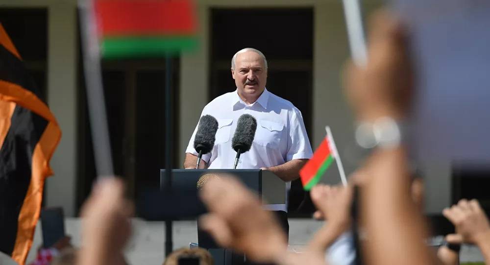 رئيس بيلاروس يعلن نشر وحدات من الجيش في حالة تأهب كامل على الحدود الغربية لبلاده
