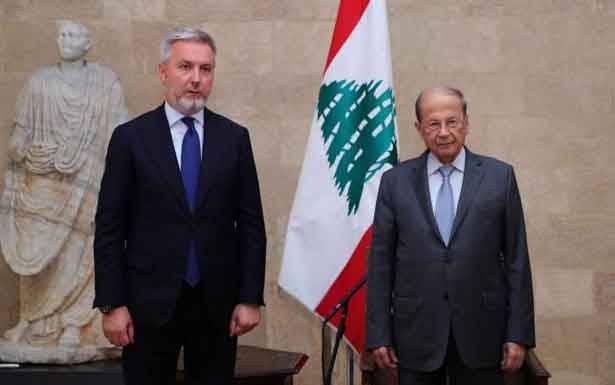 عرض المساعدة مع قائد الجيش وعكر وزار المستشفى الإيطالي