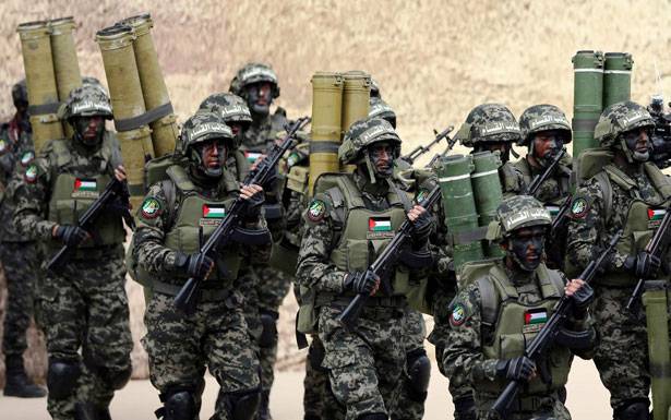 المقاومة الفلسطينية تتوعد الإحتلال... وغانتس يهدد «حماس» «بضربة قاسية جدا»