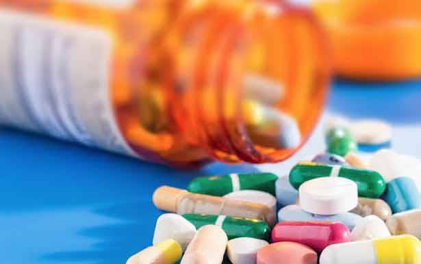 بعد منع إخراجها من المرفأ ... فرض إجار رصيف بالدولار  على حاويات المستلزمات الطبية!
