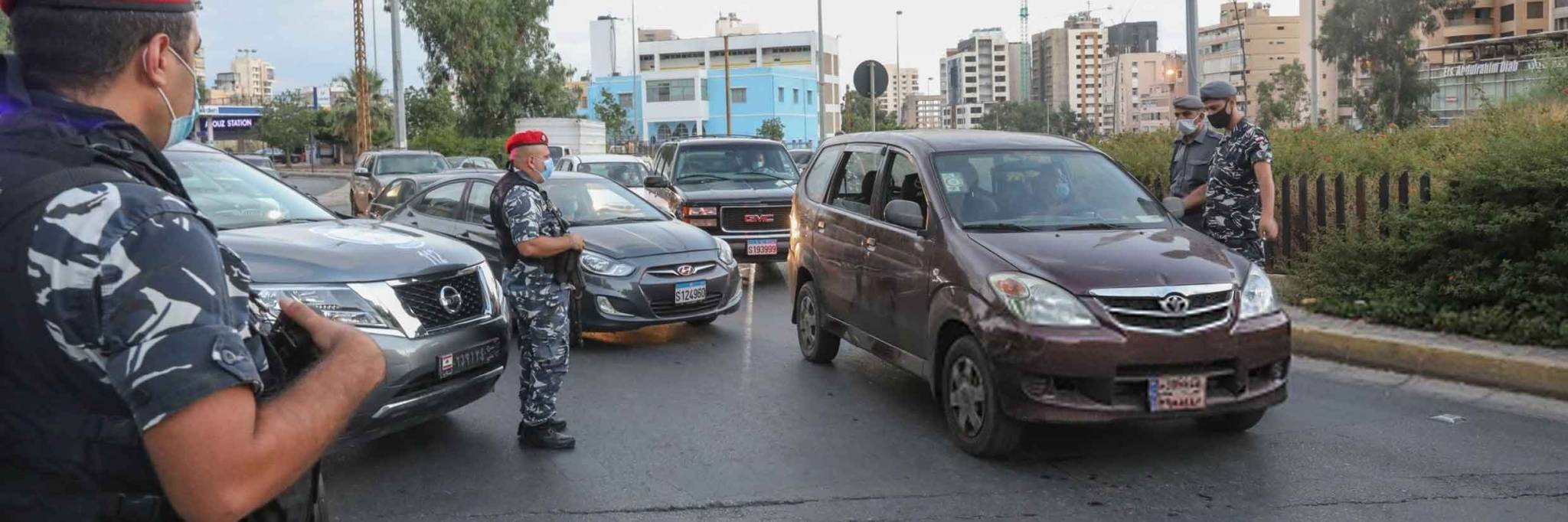 عملية عضّ اصابع في مفاوضات الحكومة ... وبري لم يطفىء «الموتور»
تكليف الحريري في عنق الزجاجة : «التيار» و«القوات» يلتقيان على عدم تسميته وجنبلاط رافض
انفلاش كورونا يربك الجميع والقطاعات تضغط لوقف الاقفال والشلل