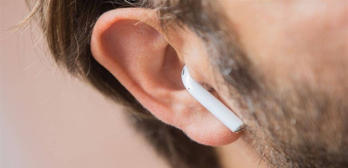 هكذا تؤثر سماعات الأذن اللاسلكية على الدماغ.. إذا كنت تستعملها إقرأ هذا الخبر