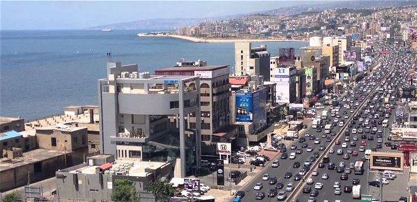 في جونية... سيارة تصدم شخصا كان يجتاز الطريق
