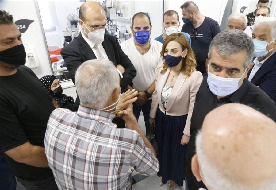 وزيرا الصحة والشباب يَطمئنان على صحة عطوي
