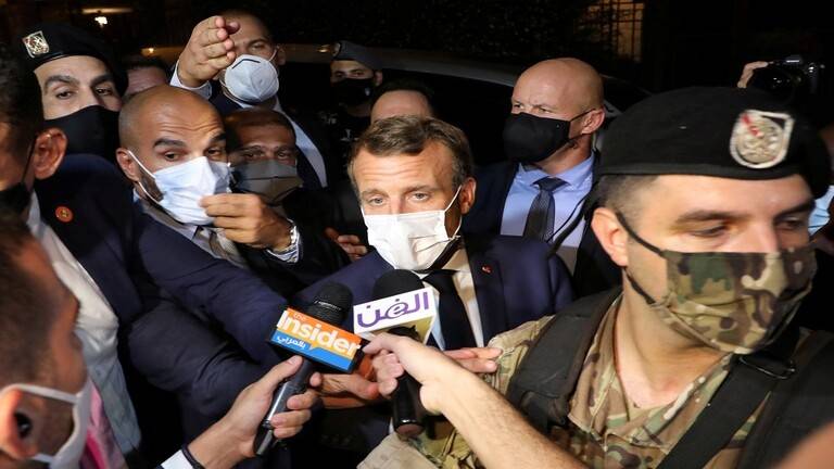 تفاصيل لقاء الساعة وربع بين ماكرون وفيروز وما قاله للمحتشدين