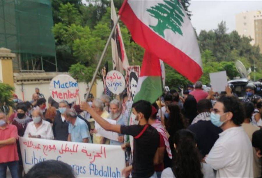 تظاهرة أمام قصر الصنوبر... ومُطالبة بإطلاق سراح عبدالله