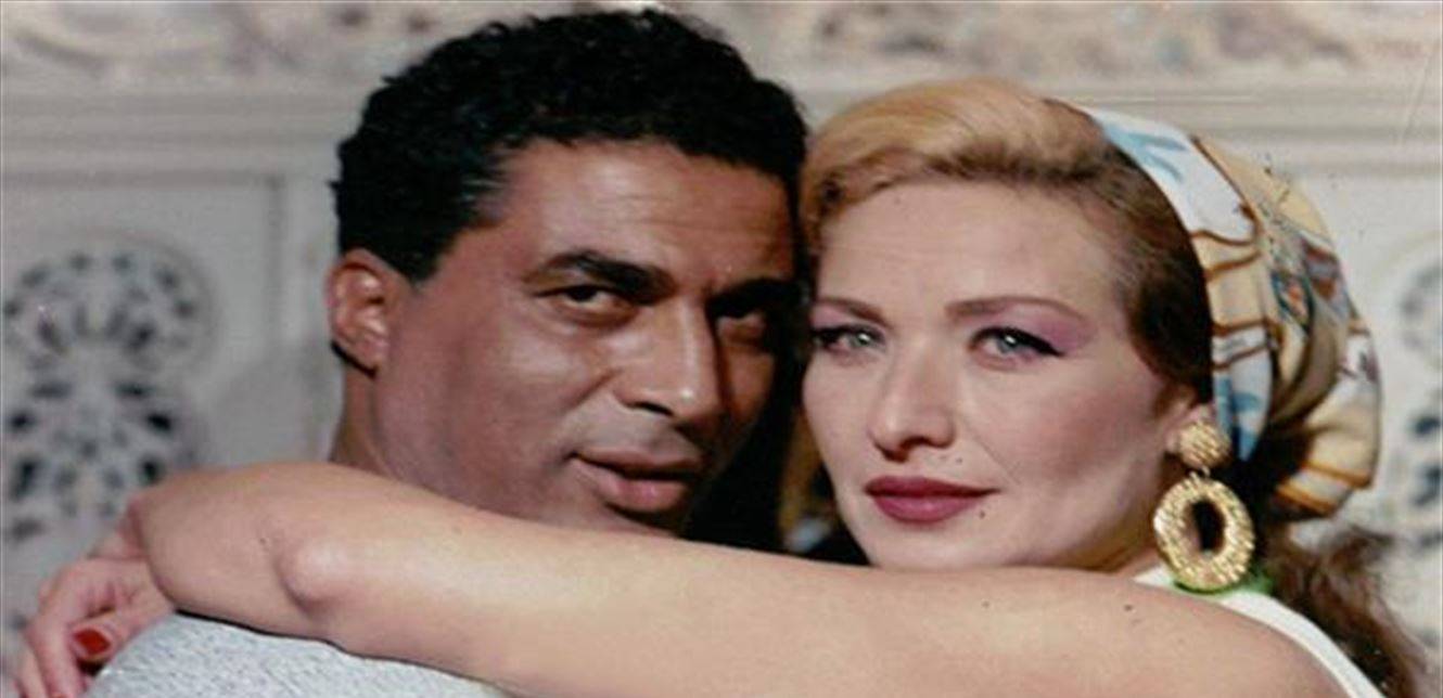صور نادرة من مرحلة مرض أحمد زكي وإلى جانبه رغدة