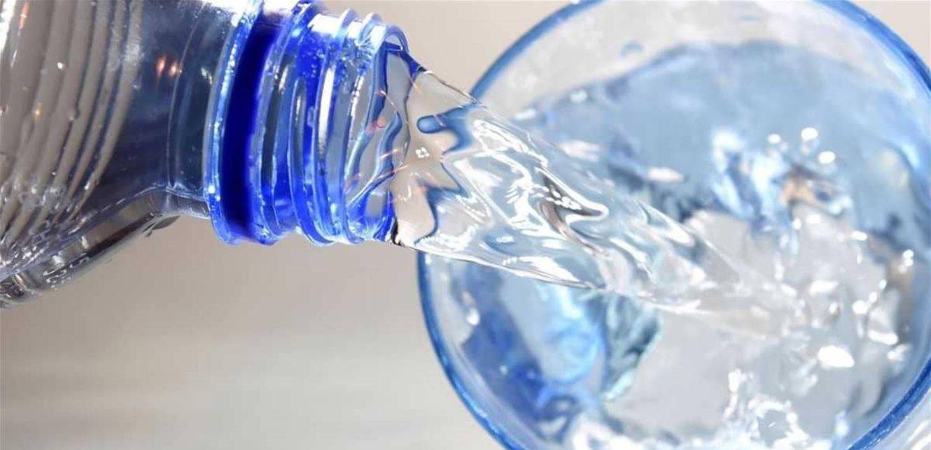 إحذروا.. المبالغة في شرب الماء تسبب هذا المرض