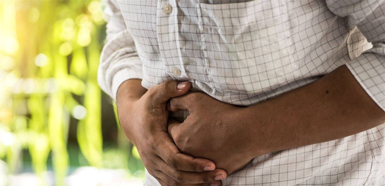 بعد إصابة ممرض.. مسؤولون يحذرون من أعراض محتملة لكورونا 
