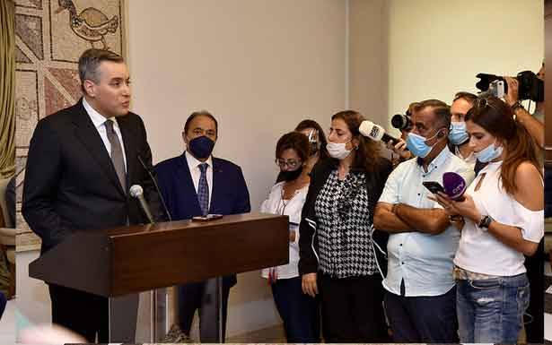 الكتل النيابية قرّرت تسهيل مهمّة أديب بعد زيارة ماكرون... ماكرون لا يفرض «وصاية جديدة» بل «يُنفّذ مهمّة» لانقاذ لبنان من الانهيار