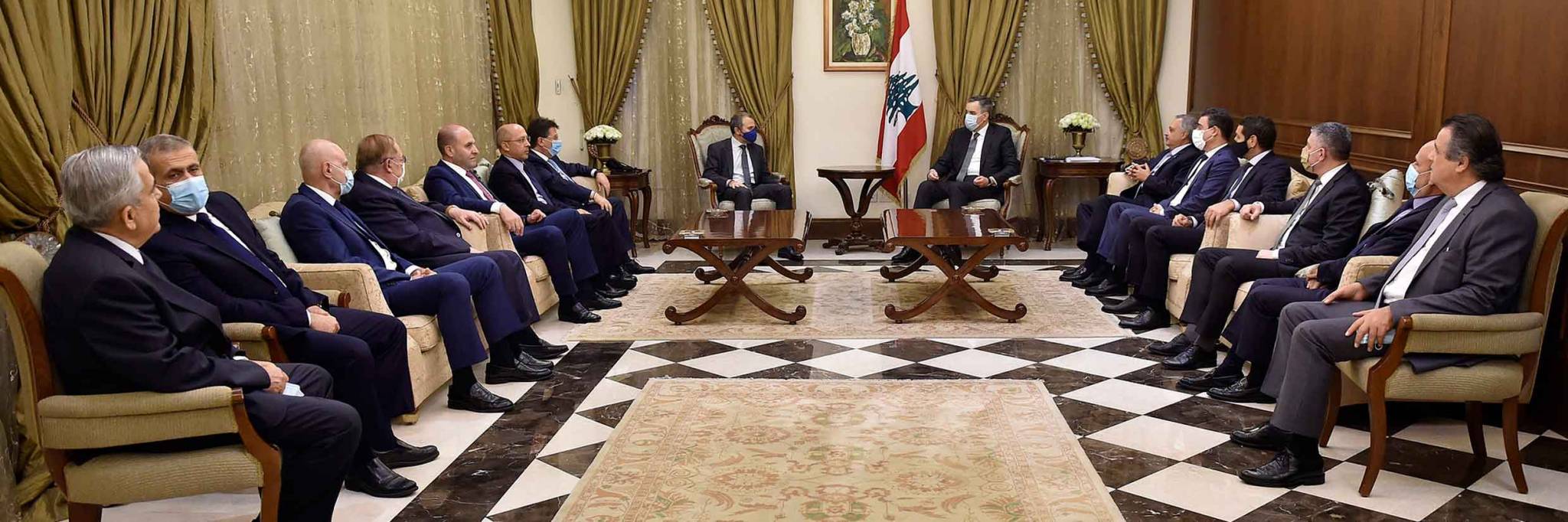 حكومة اختصاصيين بدعم سياسي وغطاء دولي تبصر النور قبل منتصف ايلول؟
«الشيعة» يصرون على «المالية» و«الطاقة» خارج «التيار» و«الداخلية» لضابط سني متقاعد
ماكرون وضع الحل على السكة... وبومبيو: نعمل مع الفرنسيين ولدينا الاهداف نفسها