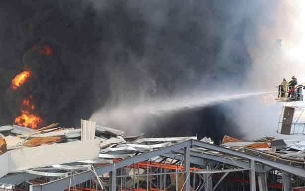 النار مُجدداً في مرفأ بيروت.. الشرطة العسكريّة باشرت التحقيق بإشارة من النيابة العامّة